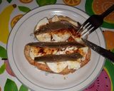 Foto del paso 3 de la receta Tostadas de queso fresco picante con anchoas