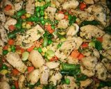 Foto del paso 6 de la receta: Pollo salteado con vegetales y Quinoa mixta!