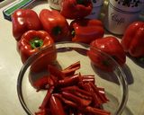 Foto del passaggio 1 della ricetta Marmellata di peperoni e peperoncini