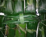 A picture of step 5 of Banh Bot Loc Wrapped in Banana Leaves.