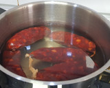 Foto del paso 3 de la receta: Chorizos al vino blanco
