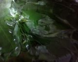A picture of step 3 of Spinach gravy.