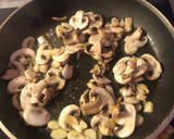 Foto del paso 4 de la receta: Revuelto de champiñones