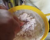 A picture of step 2 of Arroz con Coco.