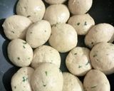 A picture of step 4 of Urad Dal Masala Kachori.