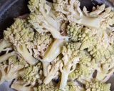 Foto del passaggio 2 della ricetta Mezze Maniche con Broccolo Romanesco