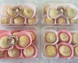A picture of step 4 of Rainbow Thai Moon Cake.