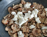 Foto del paso 6 de la receta: Alitas de pollo con salsa de castañas y portobello