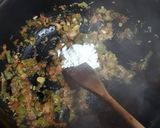 Foto del paso 10 de la receta Sopa de marisco congelado y fresco con fondo de cebolletas