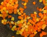 ข้าวผัดซอสมะเขือเทศและผักสามสี วิธีทำสูตร 2 รูป