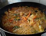 Foto del paso 3 de la receta: Fideos🍝 con col🌿, cebolla🌰 y zanahoria🥕...🤔