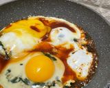 Foto langkah ke 4 dari resep Telor Ceplok Asin Manis.