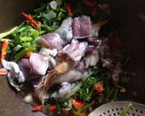 Foto langkah ke 3 dari resep Tumis kangkung seafood.