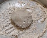 तीळ लावलेली बाजरीची भाकरी (Til Lavleli Bajrichi Bhakri Recipe In Marathi) रेसिपी स्टेप 2 फोटो 