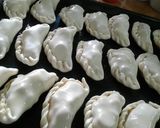Foto del paso 3 de la receta: Empanadas de salchicha y queso👶