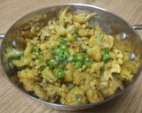 A picture of step 3 of Cauliflower matar quick bhaji.