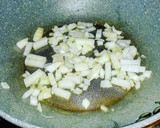 Foto del paso 2 de la receta: Coliflor rehogada con salsa de tomate