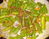 রসুন ঢেঁড়স (Lahsuni Bhindi/ Garlic Bhindi Recipe in Bengali) রেসিপির ধাপ 3 ছবি