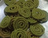 A picture of step 5 of Ground rice Spinach chakli.
