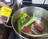 Foto del paso 4 de la receta: Caldo con pelotas típicas ricas de la brigada espartana