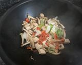 A picture of step 4 of Kimchi fried rice (chicken).