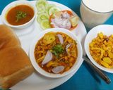 A picture of step 9 of Jogeshwari Misal --- A Perfect Maharashtrian Platter.