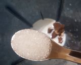 A picture of step 3 of Chocolate Shake.