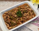 Szalonnás–gombás–vajbabos sertéstokány🥓🍄‍🟫🫘 recept fázis 9 fotója