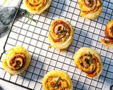 Foto langkah ke 4 dari resep Smoke Beef and Cheese Pinwheels.