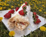 Pas rețetă Rulada de bezea cu crema mascarpone și căpșuni! 6 fotografie