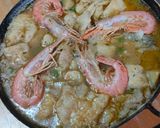 Foto del paso 6 de la receta: Caldereta de Merluza, con cocochas de Bacalao y Gambones