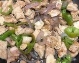صورة لخطوة 3 من وصفة مكعبات الفراخ بالمشروم (الفطر)