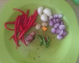 Foto langkah ke 1 dari resep Ayam Suwir Bumbu Bali.