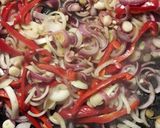 Foto del paso 3 de la receta: Bifes de cuadril con crema y fritas (al disco)