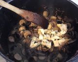 Une image de l'étape 12 de Timbale de pennes aux saucisses blanches,champignons,stilton et gorgonzola.