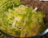 Foto del paso 1 de la receta: Ensalada de escarola, granada, maíz y tomates cherry 