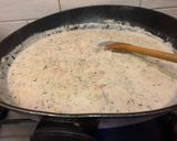A picture of step 4 of Prawn and bacon pasta sauce.