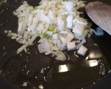Foto del paso 2 de la receta: Paella marinera con tirabeques