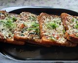 A picture of step 8 of Garlic Brown Bread mix vegetables cheese mini bread pizza.
