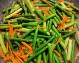 Foto langkah ke 4 dari resep Stir fried garlic scapes.