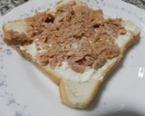 Foto del paso 2 de la receta: Sándwich de bonito y lonchas de surimi