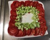 Une image de l'étape 5 de Salade aux deux tomates, concombre et feta sauce melfor.