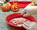 Foto del paso 5 de la receta: La mano de zombie