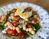 Foto del paso 3 de la receta Ensalada de garbanzos, rúcula y atún