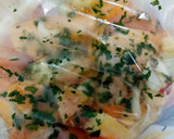 Foto del paso 4 de la receta: Pollo tropical cocinado en bolsa