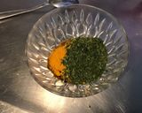 Une image de l'étape 2 de Marinade à la moutarde croquante,curcuma,citron et persil.