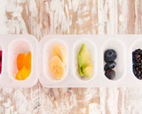 Foto del paso 3 de la receta: Polos arco iris de fruta natural sin azúcar
