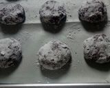Foto langkah ke 5 dari resep Chocolate crinkles cookies.