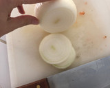 Foto del paso 1 de la receta: Bisteces encebollados