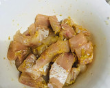 A picture of step 1 of Fish fillet curry.